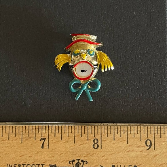 Vintage Clown Lapel Pin Brooch Goldtone Enamel with Mother of Pearl Mouth - Picture 3 of 5